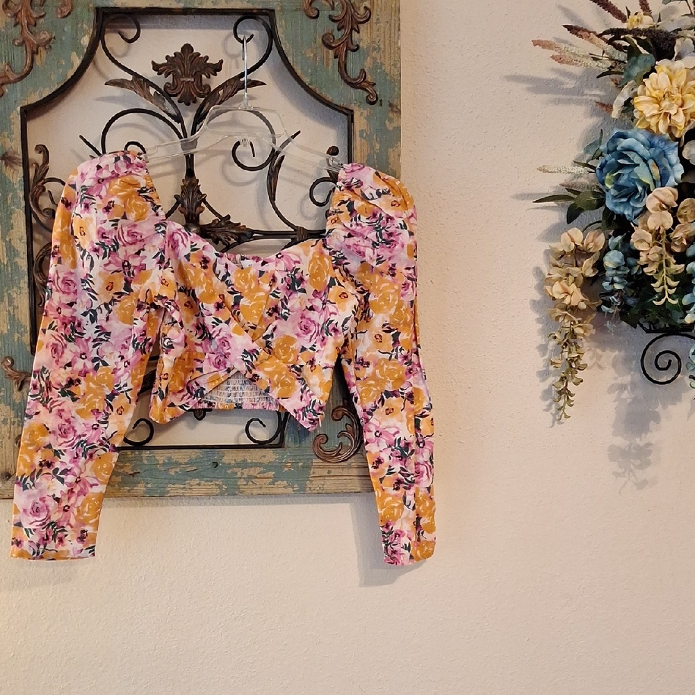 Pink/Yellow Floral Blouse With side zipper. NWT Size Small